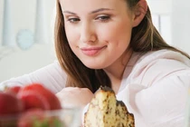 Lý do chị em muốn “ăn cả thế giới” mỗi khi đến kỳ “đèn đỏ“