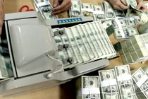Tỷ giá bất ngờ tăng sốc, vượt giá bán NHNN