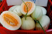 Dưa lê vàng như bí ngô: Đặc sản lạ đích thị hàng Tàu