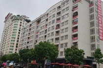 Quận Cầu Giấy mong dân hạ băng rôn phản đối bãi đỗ trong công viên