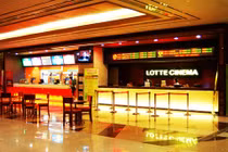 Giòi bò lúc nhúc trong máy bán sữa ở Lotte Cinema