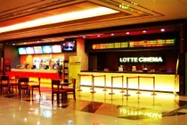 Giòi bò lúc nhúc trong máy bán sữa ở Lotte Cinema