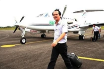 "Ngã ngửa" tin đồn bầu Đức mua máy bay cho nhân viên