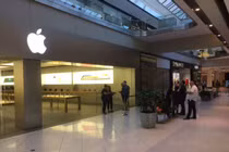 Tại sao lượng người xếp hàng mua iPhone 8/8 Plus giảm đột ngột? 