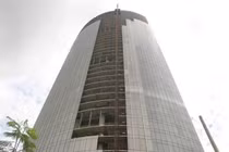 Cao ốc bị gán nợ, dân có mất nhà?