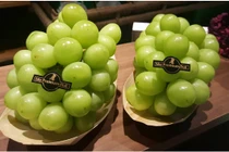 Nhà giàu Việt lại “phát sốt” với nho mẫu đơn Nhật bạc triệu