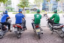 Bị xua đuổi, tài xế Grab, Uber không dám vào bến xe