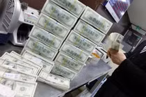 Ngân hàng Nhà nước đang “đỡ” tỷ giá USD/VND