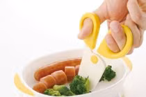 Cắt nhỏ thức ăn, bạn đang tổn hại con mà không biết