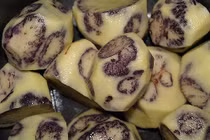 Vén màn bí mật màu sắc dị của các loại khoai tây