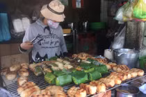 Nướng chuối bán trong hẻm, hốt gọn 15 triệu mỗi ngày