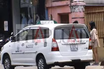 Trùng trùng điệp điệp taxi giả chia “lãnh địa” chặt chém ở Sài Gòn