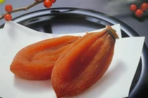 Kỉ lục một hộp hồng khô giá 20 triệu đồng