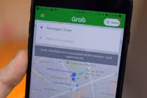 Tranh thủ 4 tiếng Grab "sập", tài xế Uber kiếm đậm