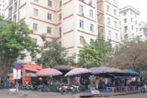 Cận cảnh KĐT Trung Hòa – Nhân Chính: Chật chội, lụp xụp, bức bối