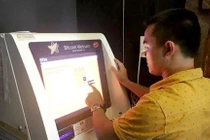 TP.HCM: Mua bán Bitcoin nhộn nhịp bất chấp gần ngày bị cấm