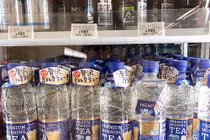 Nước lọc vị trà sữa Nhật Bản 65.000 đồng/chai cháy hàng