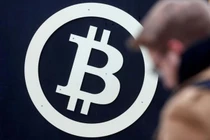 Bị bán tháo, Bitcoin giảm giá chóng mặt sau khi lập kỷ lục