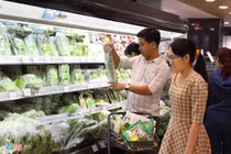 Hết mưa bão, dân Sài Gòn ùn ùn đi siêu thị mua thực phẩm