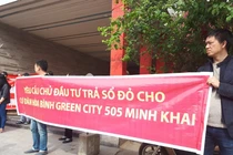 Ở 3 năm chưa có “sổ đỏ”, cư dân Hòa Bình Green City "xuống đường"
