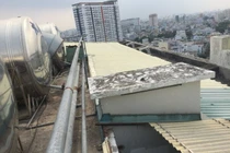 Chung cư Samland Riverview xây căn hộ để bán trên lối thoát hiểm