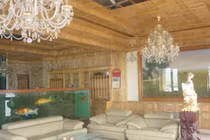 Đại gia “ngông” HN dốc 50 tỷ mua đá quý xây nhà