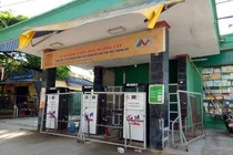 Xăng khan hiếm tại tâm lũ Mường Lát, tư nhân "đẩy" giá gấp đôi