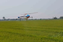 Xem phun thuốc trừ sâu bằng máy bay sang chảnh ở Bắc Ninh