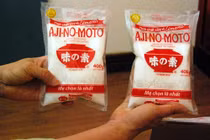 Hàng trăm gói bột ngọt giả nhãn hiệu Ajinomoto
