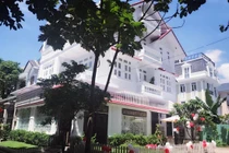 Ngắm biệt thự triệu đô ở Mỹ gây choáng váng của Vy Oanh 