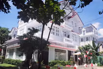 Ngắm biệt thự triệu đô ở Mỹ gây choáng váng của Vy Oanh 