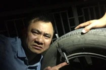 NSND Tự Long gặp sự cố choáng váng, phải đứng đường hơn 1 tiếng