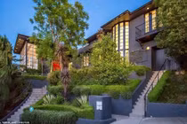 Tình cũ của Taylor Swift tậu nhà siêu sang giá gần 125 tỷ