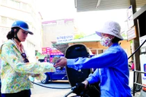 Xăng dầu thế giới giảm sâu, trong nước còn lâu mới giảm