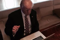 Bất ngờ với điện thoại của Tổng thống Donald Trump