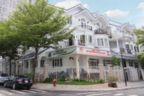 Ai đang gom biệt thự triệu đô?