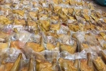 Giật mình gà không đầu giá rẻ ủ muối bày bán la liệt