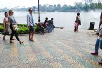 Cận cảnh “chiếc áo vá” hơn 20 loại gạch, đá lát ở Hồ Gươm