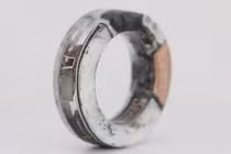 Chiếc nhẫn giá 1.000 USD được chế tác từ chiếc iPhone 8