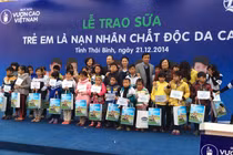 Vinamilk xoa dịu nỗi đau da cam cho trẻ em Thái Bình