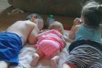 Để ở bên người tình, mẹ liên tục tiêm ma túy cho 3 con nhỏ