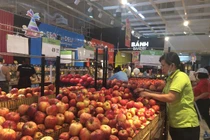 Trái cây nhập khẩu rẻ bất ngờ: Táo Mỹ còn gần 30.000 đồng/kg