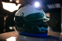 Mũ bảo hiểm đọc được ý nghĩ của tài xế