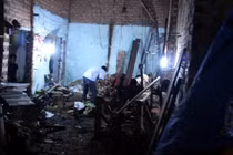 Tìm cánh tay người thân sau khi đục đầu đạn