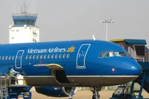 Máy bay Vietnam Airlines bị rách lốp ngay trên trời