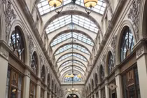 Trăm năm thăng trầm “mốt” kiến trúc hẻm có mái che