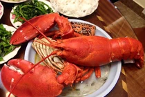 Video: “Thánh ăn công sở” tiếp tục trổ tài nấu tôm hùm