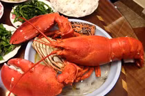 Video: “Thánh ăn công sở” tiếp tục trổ tài nấu tôm hùm