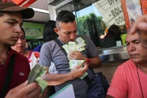 Những hình ảnh "khủng khiếp" về lạm phát ở Venezuela