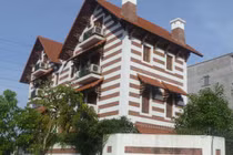 Lạc vào “phố đại gia” ở Long Biên, Hà Nội